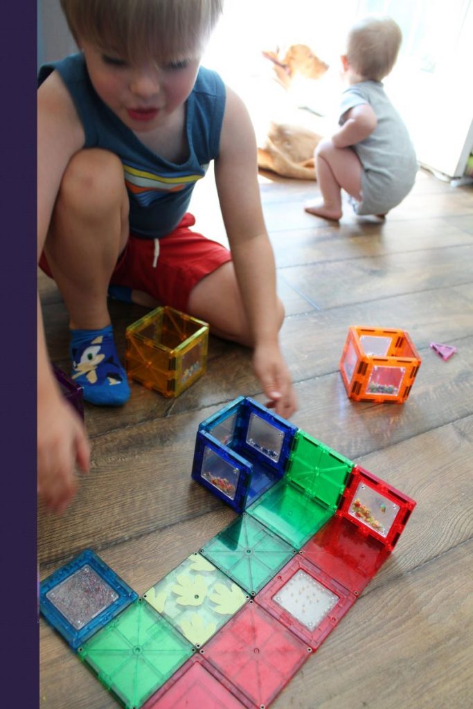 Building magnetic tile boxes